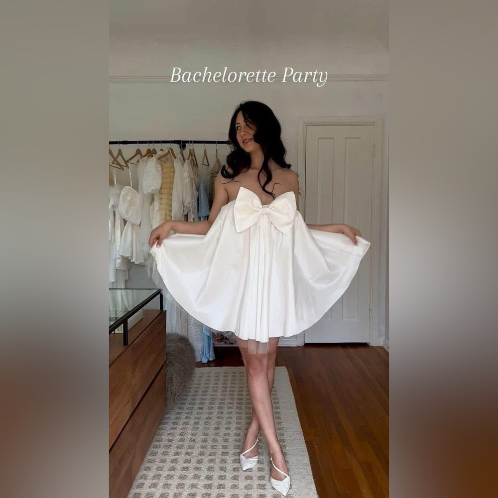 Elegant White Strapless Dress with Bow can use for maternity photo - Picture 4 of 5